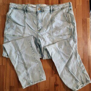 Universal Thread Light Wash Slim Straight 18 Jeans